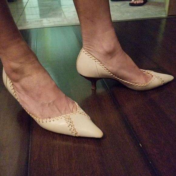 Low heel pumps - Picture 1 of 12